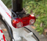 Đèn đi xe đạp trên đường ổn định 2,8 cm 2 bên nhấp nháy chậm
